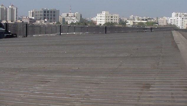 Expert techniques for installing flashing and managing drainage on rubber sheet roofs