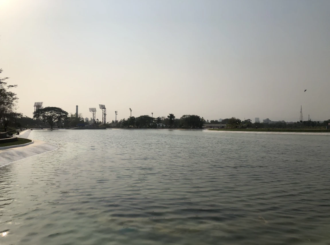 Installation of EPDM dam liner in commercial aquaponics and hydroponics pond system